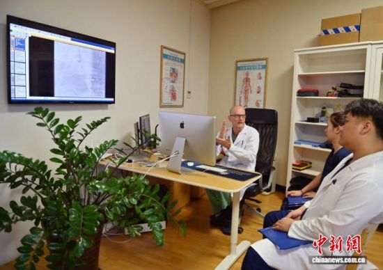 10��17���������L����������(��һ)�������t(y��)���������g(sh��)��(j��ng)������� �z