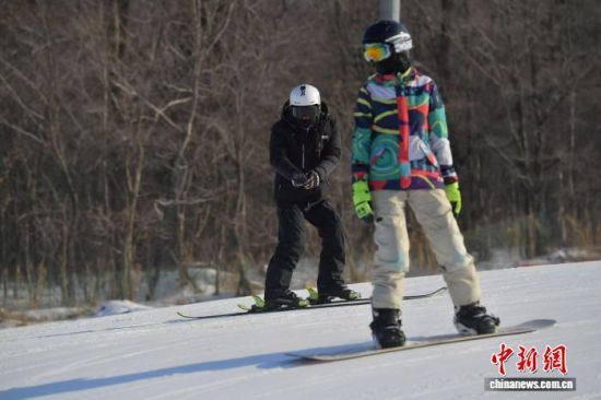 ��ѩ�ۺ������ڼ����е�ѩ����ѩ��(�Y�ψD)���� �z