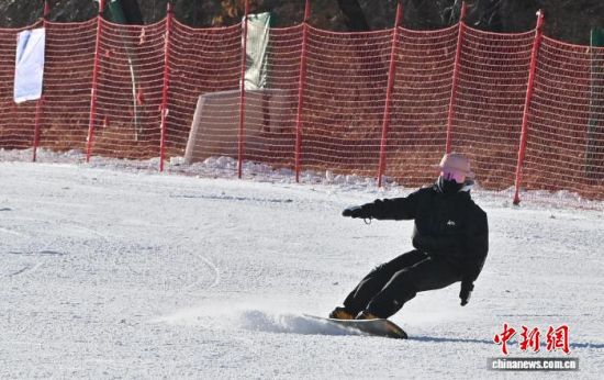 11��21�����L(zh��ng)��ɏ��ɽ��ѩ��(ch��ng)�_��������ѩ��(��i)�����w�(y��n)�������� �z