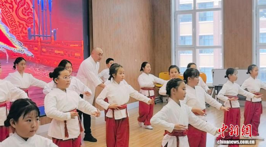 �����݆Tʷ����(qu��n)���ڽoС�W(xu��)�������n����ʯ���� �z