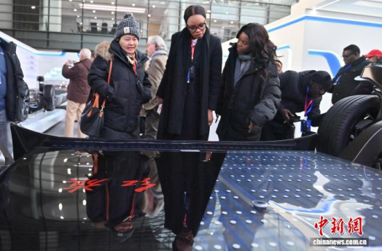 12��16�գ������L(zh��ng)��������F(tu��n)�ɆT���Ї�(gu��)һ�����^�������� �z