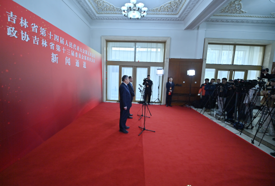 1��26�գ������f(xi��)����ʡ��ʮ����ί�T��(hu��)���ĴΕ�(hu��)�hί�Tͨ���������۝�(��һ)�ش�ӛ���ᆖ(w��n)�� ���� �z