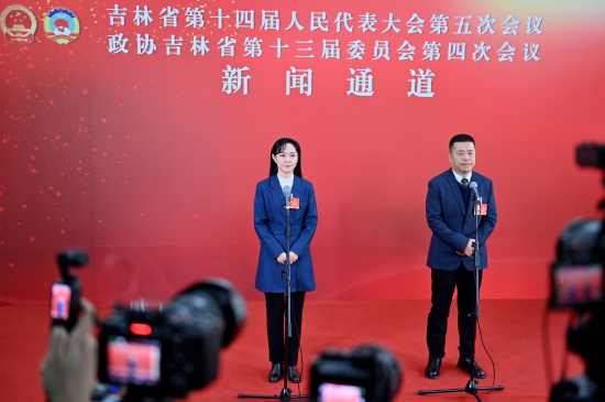 1��26���������f(xi��)����ʡ��ʮ����ί�T��(hu��)���ĴΕ�(hu��)�hί�Tͨ���ϣ��u�B��(��һ)�ش�ӛ���ᆖ(w��n)�� ���� �z