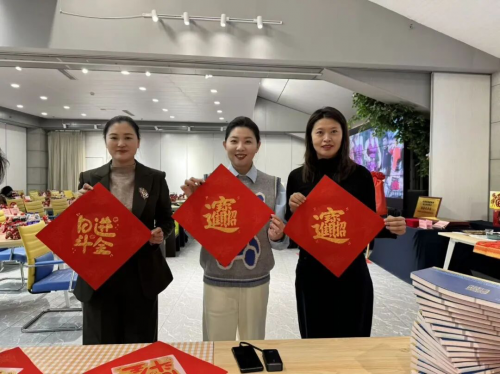 �쁆��(��һ)���O�(�Ҷ�)���(d��ng)�F(xi��n)��(ch��ng)��Ӱ